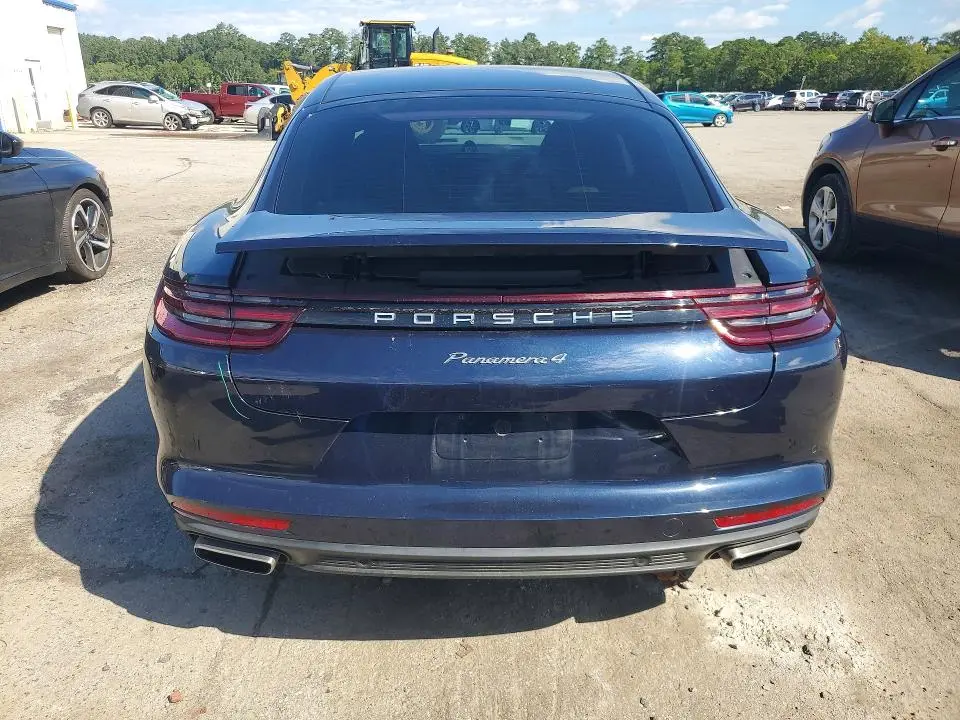 2018 PORSCHE PANAMERA 4  