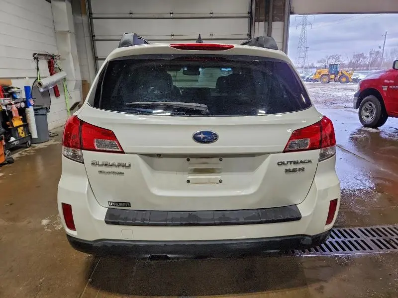 2014 SUBARU OUTBACK 3.6R LIMITED  