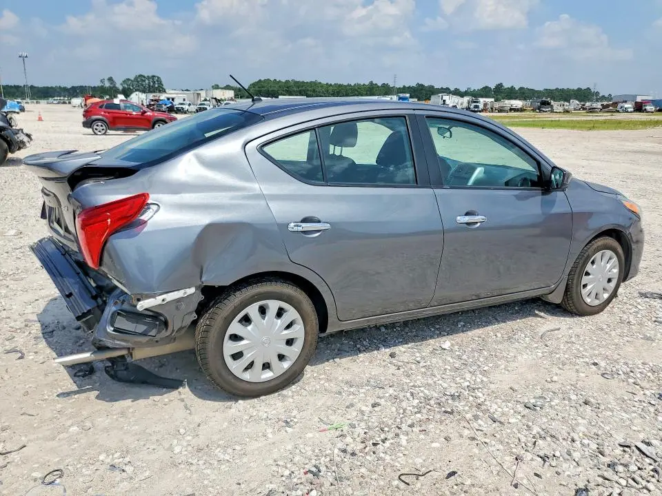 2018 NISSAN VERSA SV  