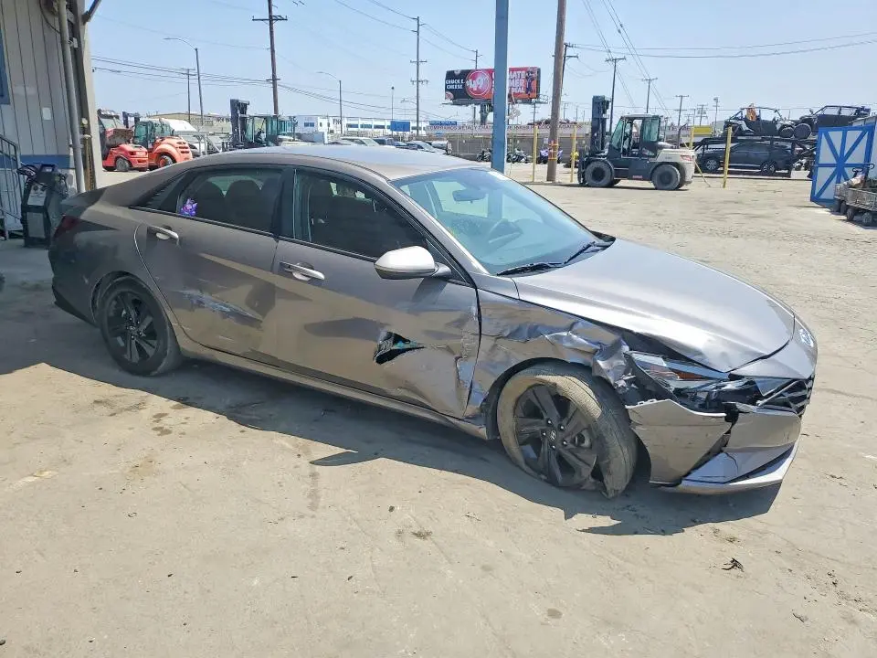 2022 HYUNDAI ELANTRA SEL  