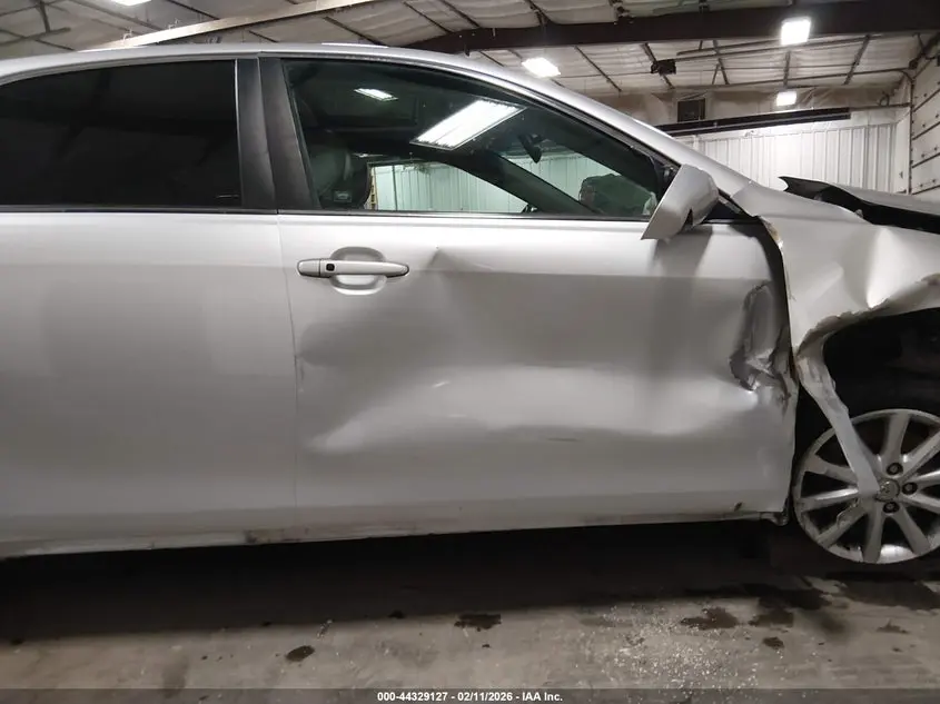 2011 TOYOTA CAMRY XLE V6