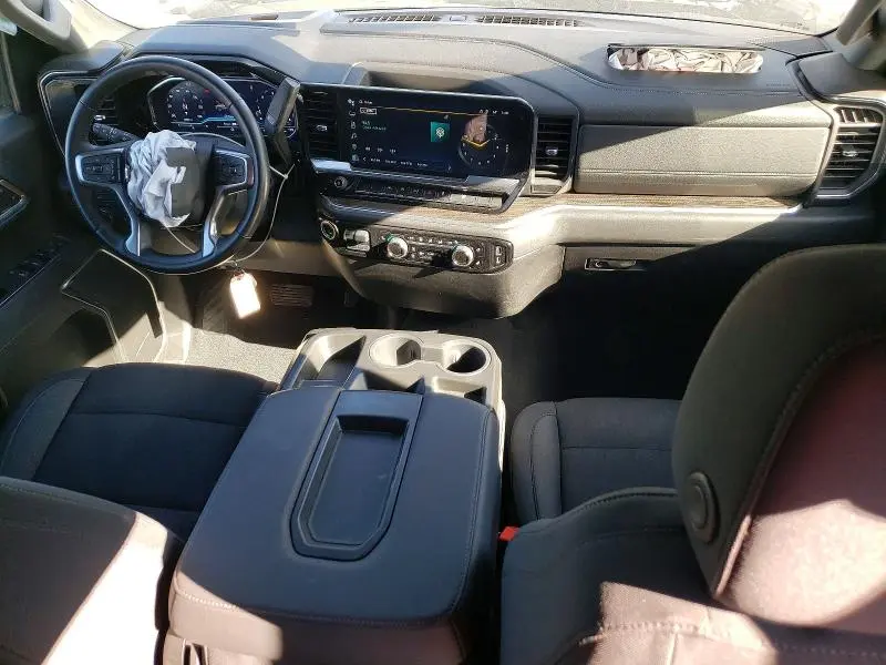 2024 CHEVROLET SILVERADO K1500 LT  