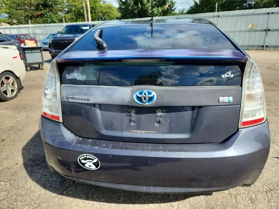 2010 TOYOTA PRIUS III  