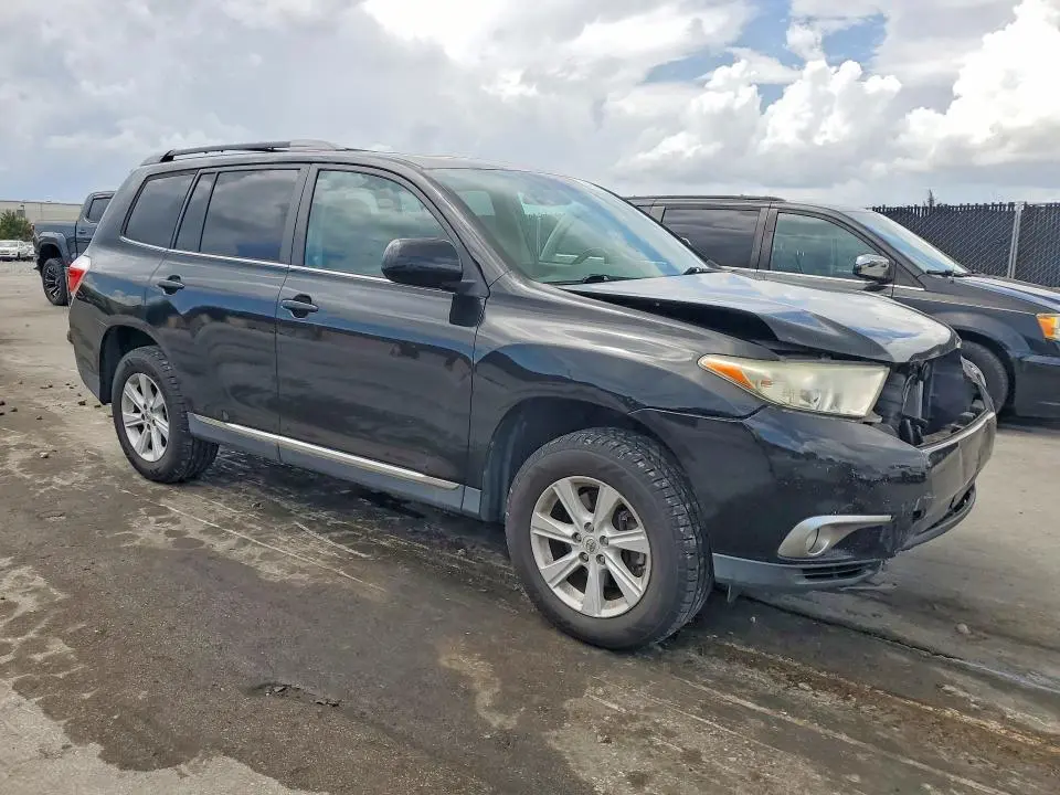 2012 TOYOTA HIGHLANDER SE  