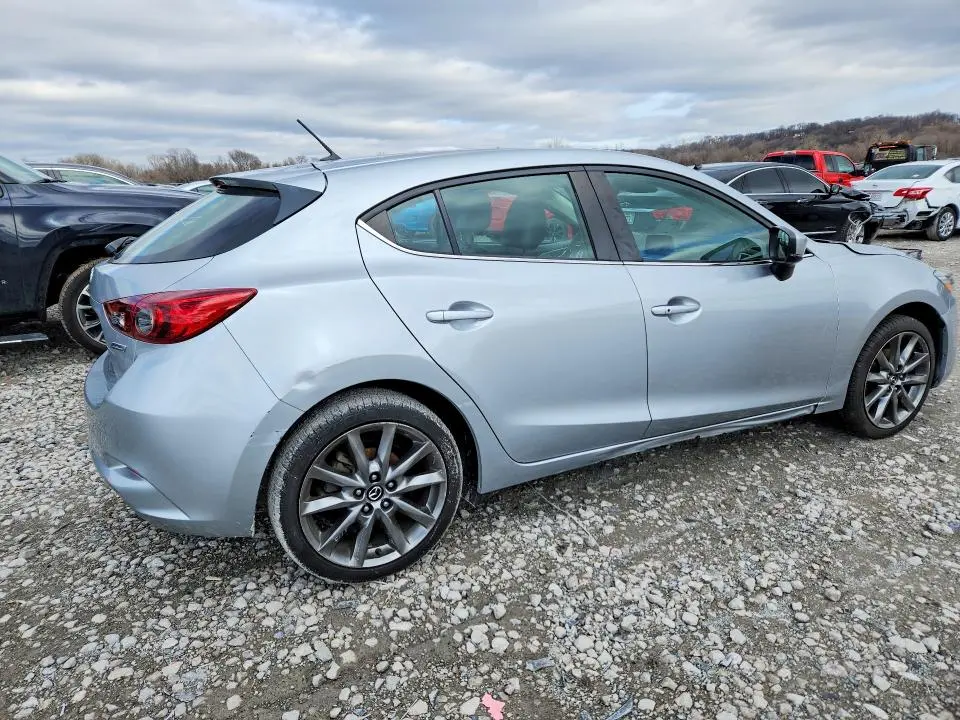 2018 MAZDA 3 TOURING  