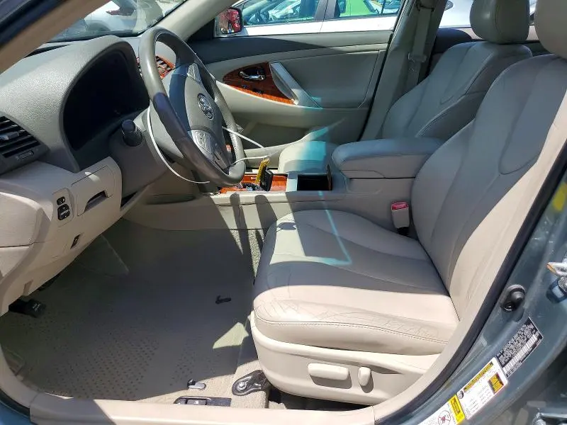 2011 TOYOTA CAMRY XLE  