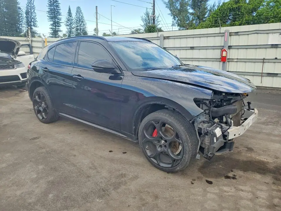 2022 ALFA ROMEO STELVIO TI  
