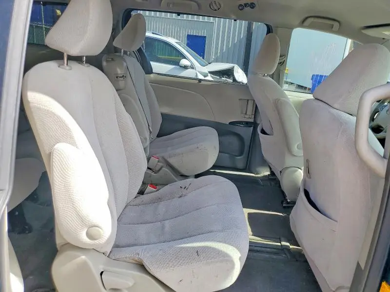 2012 TOYOTA SIENNA LE  