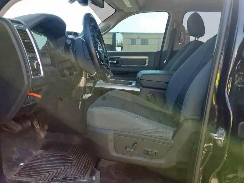 2017 RAM 1500 SLT  