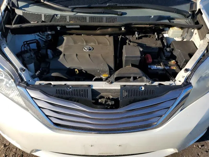 2016 TOYOTA SIENNA XLE PREMIUM 8-PASSENGER  