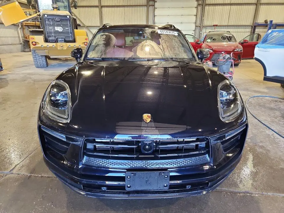 2025 PORSCHE MACAN BASE  