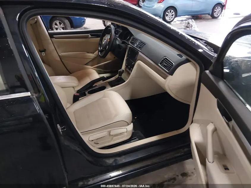 2017 VOLKSWAGEN PASSAT 1.8T SE