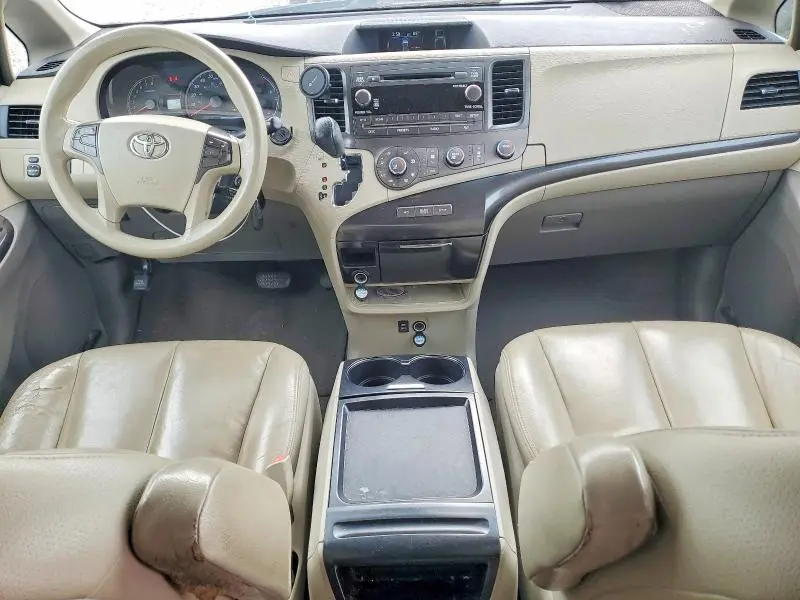 2011 TOYOTA SIENNA LE  