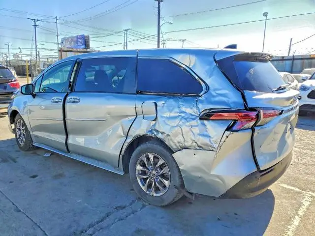 2021 TOYOTA SIENNA XLE 8-PASSENGER  