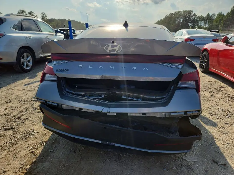 2025 HYUNDAI ELANTRA SE  