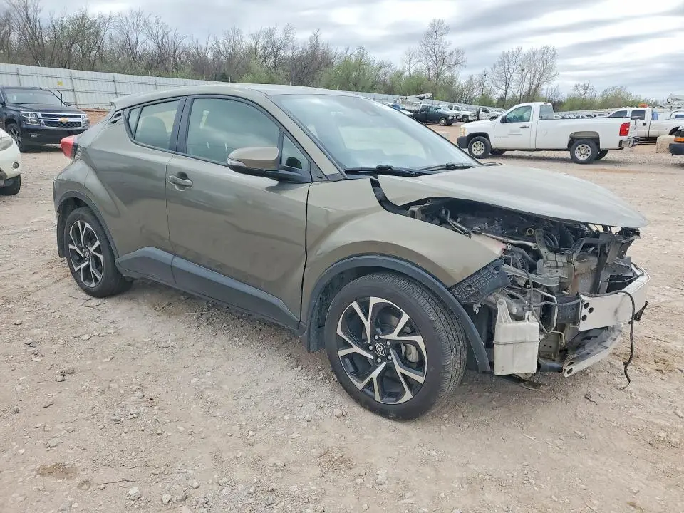 2021 TOYOTA C-HR XLE  