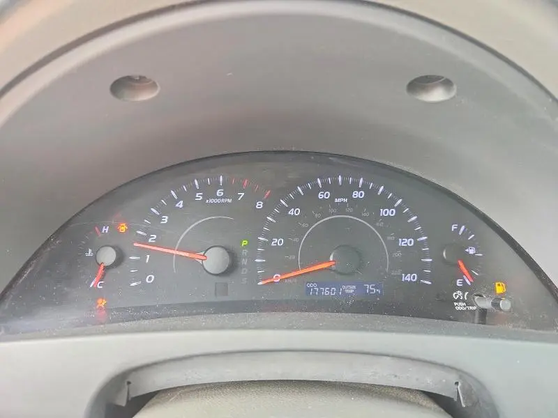 2010 TOYOTA CAMRY LE  