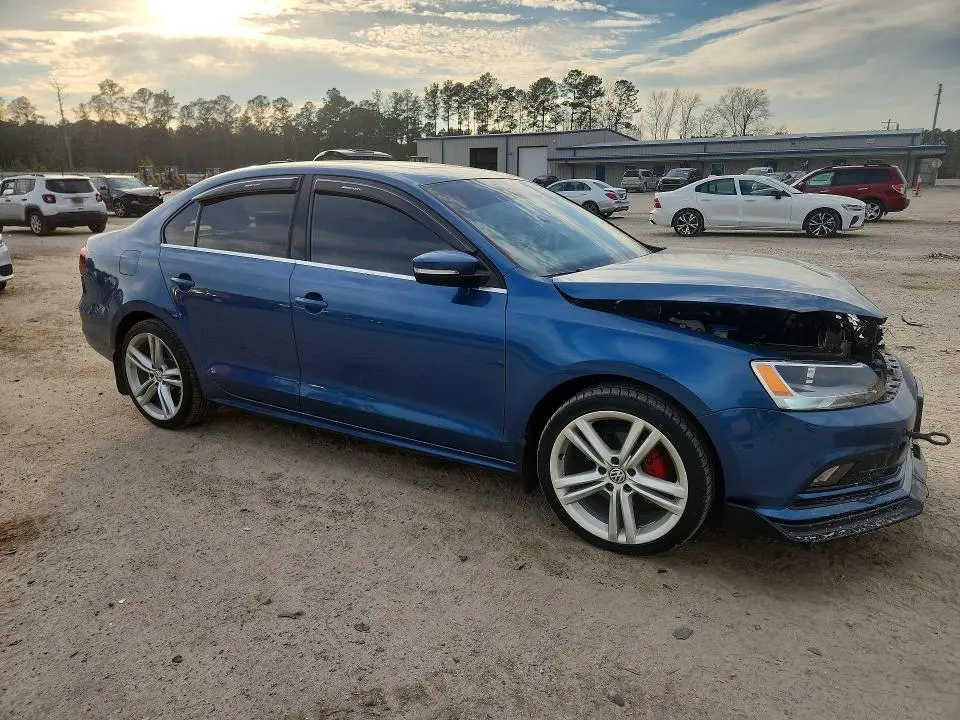 2016 VOLKSWAGEN JETTA SE  