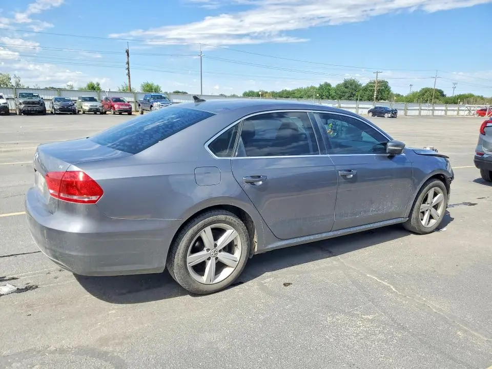 2013 VOLKSWAGEN PASSAT SE  
