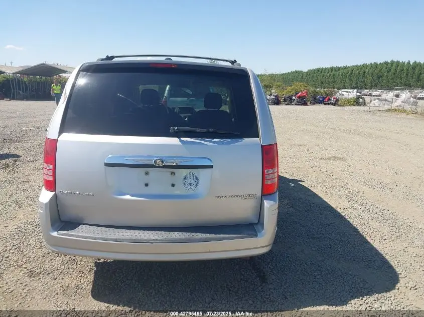 2010 CHRYSLER TOWN & COUNTRY TOURING
