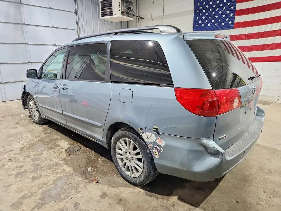 2010 TOYOTA SIENNA XLE  