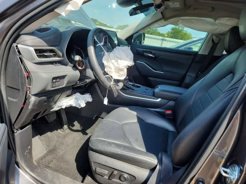 2024 TOYOTA HIGHLANDER XLE  