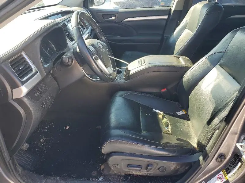 2019 TOYOTA HIGHLANDER SE  