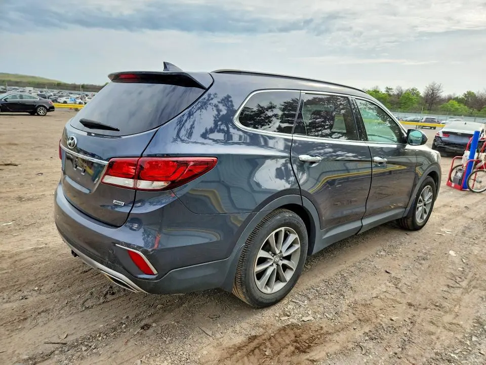 2017 HYUNDAI SANTA FE SE  