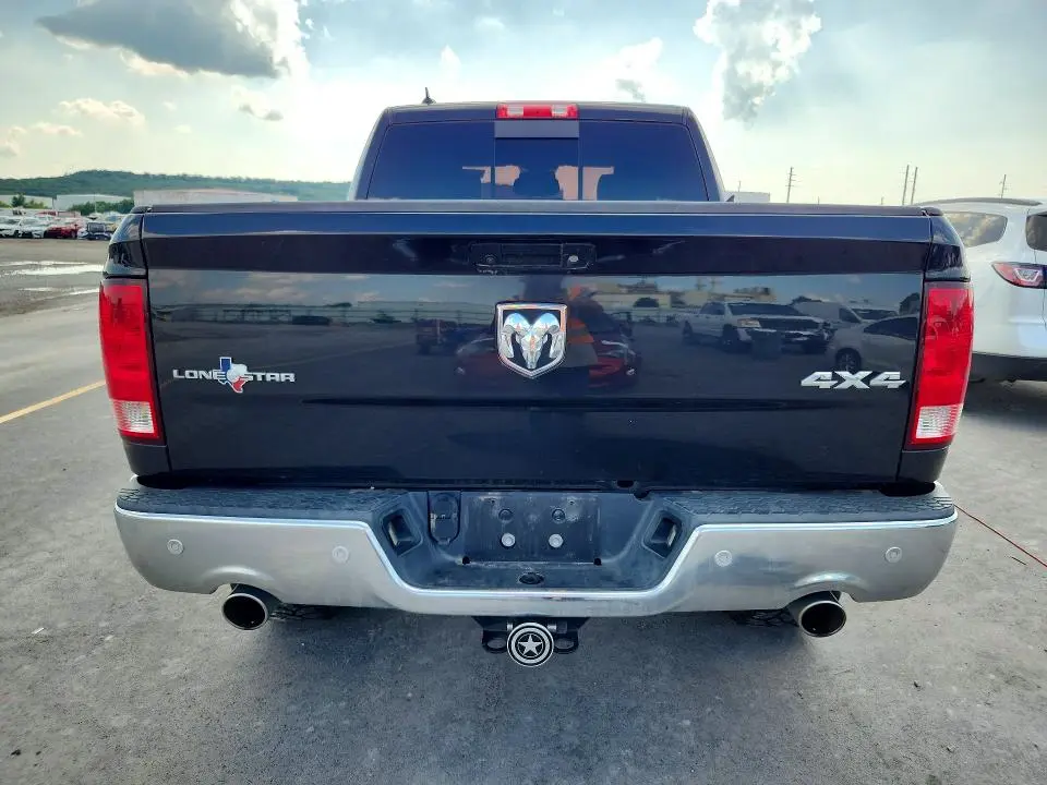 2017 RAM 1500 SLT  