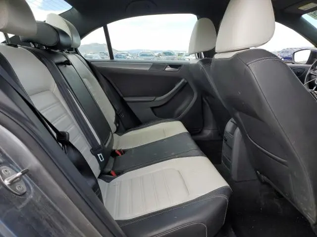 2016 VOLKSWAGEN JETTA SPORT  