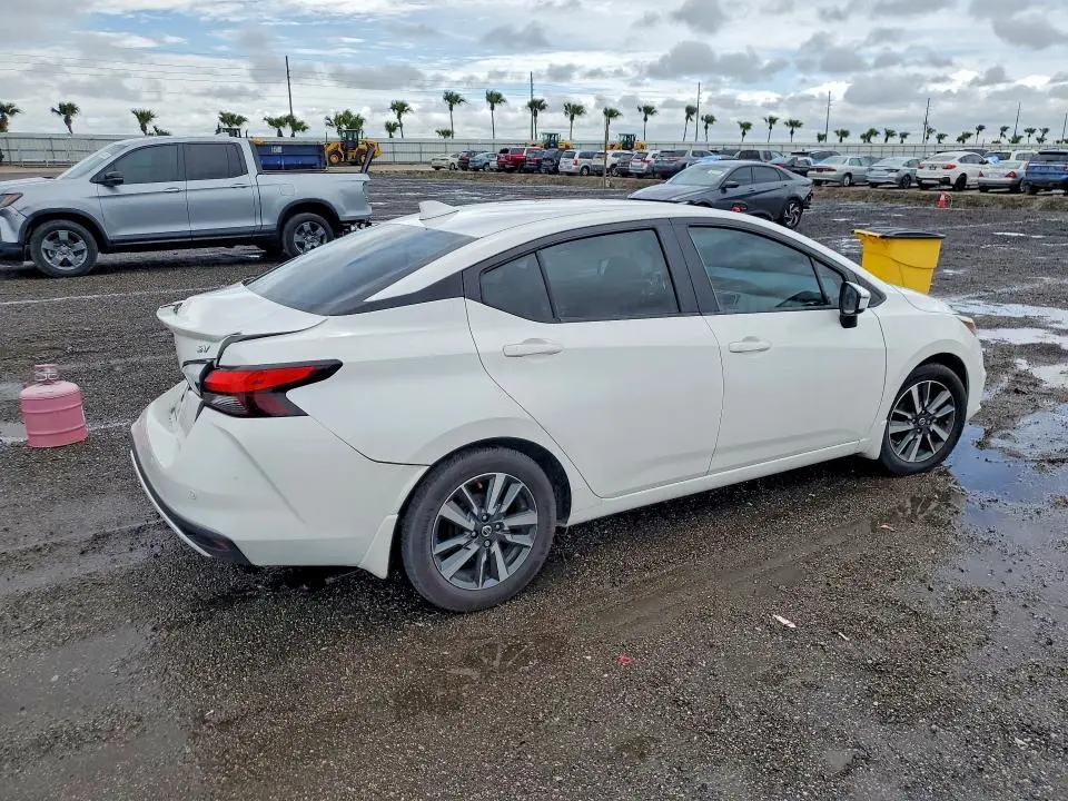2021 NISSAN VERSA SV  
