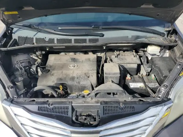 2011 TOYOTA SIENNA XLE  