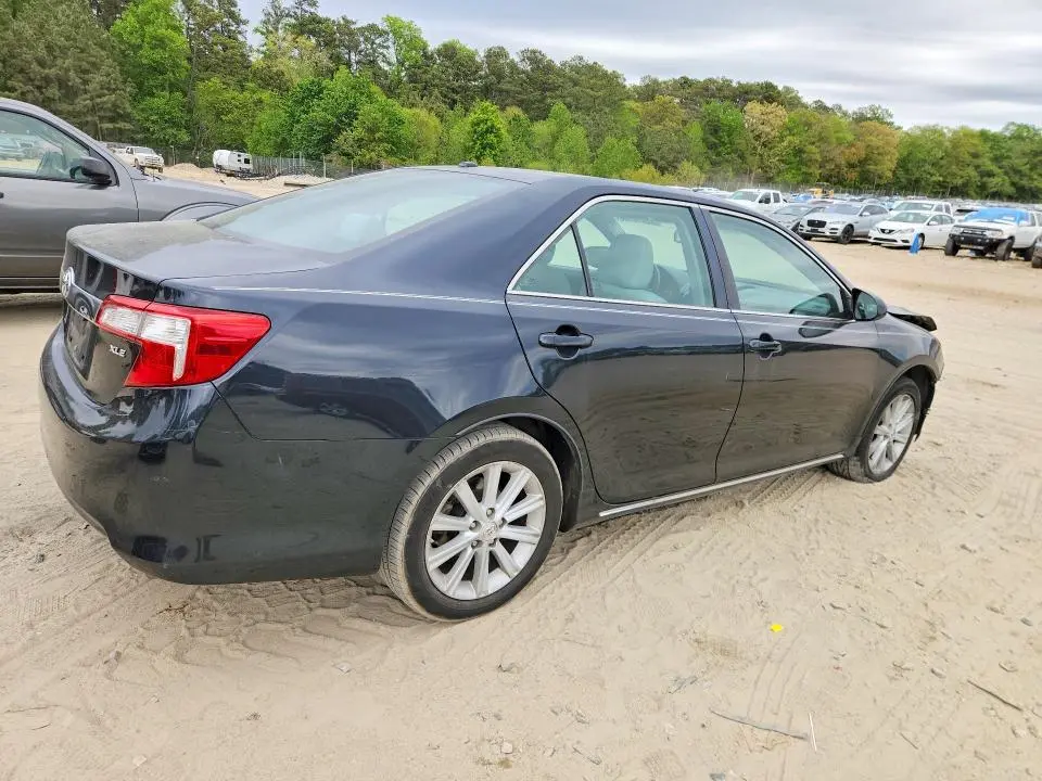 2014 TOYOTA CAMRY XLE  