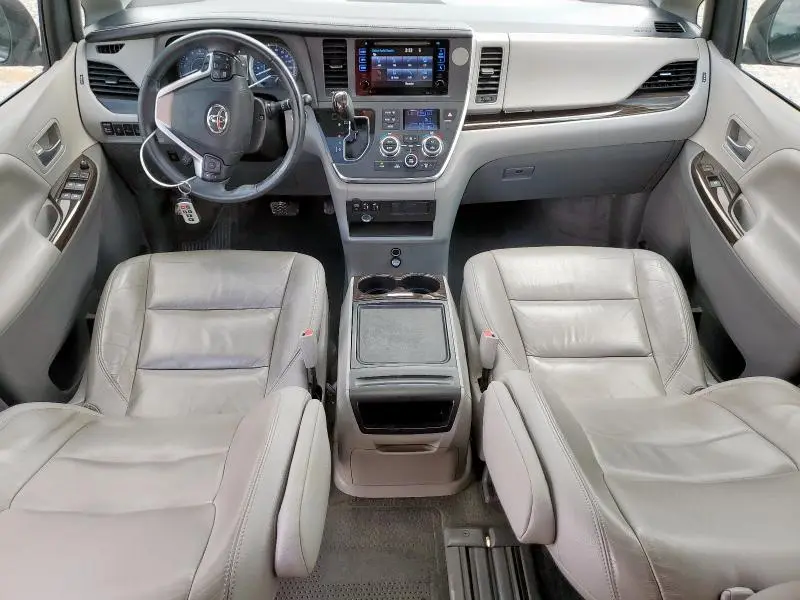 2015 TOYOTA SIENNA XLE  