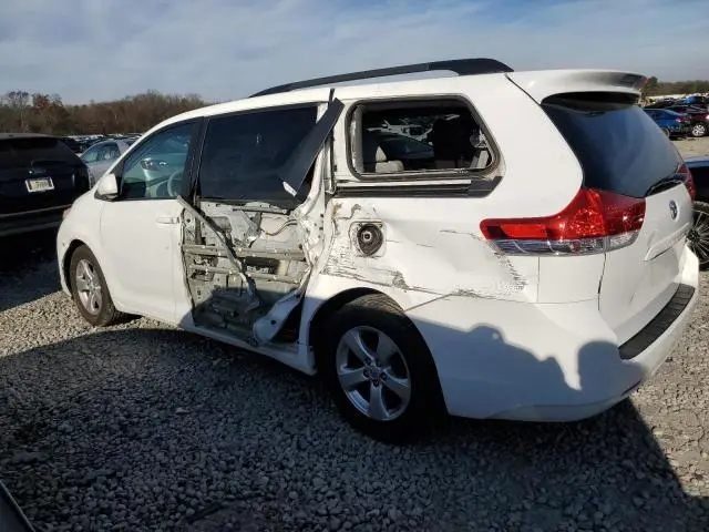 2011 TOYOTA SIENNA LE