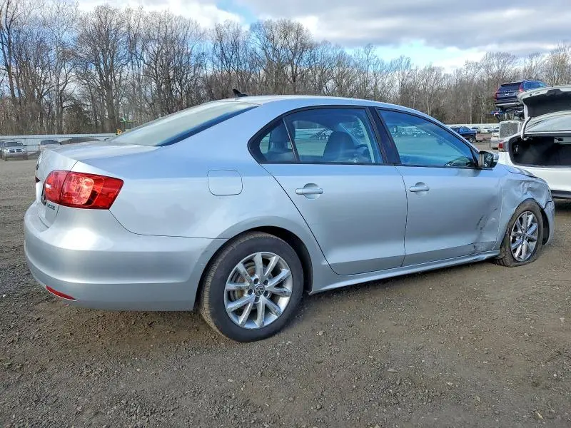 2011 VOLKSWAGEN JETTA SE  