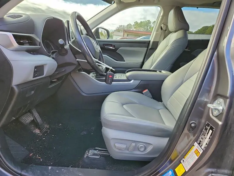 2021 TOYOTA HIGHLANDER XLE  