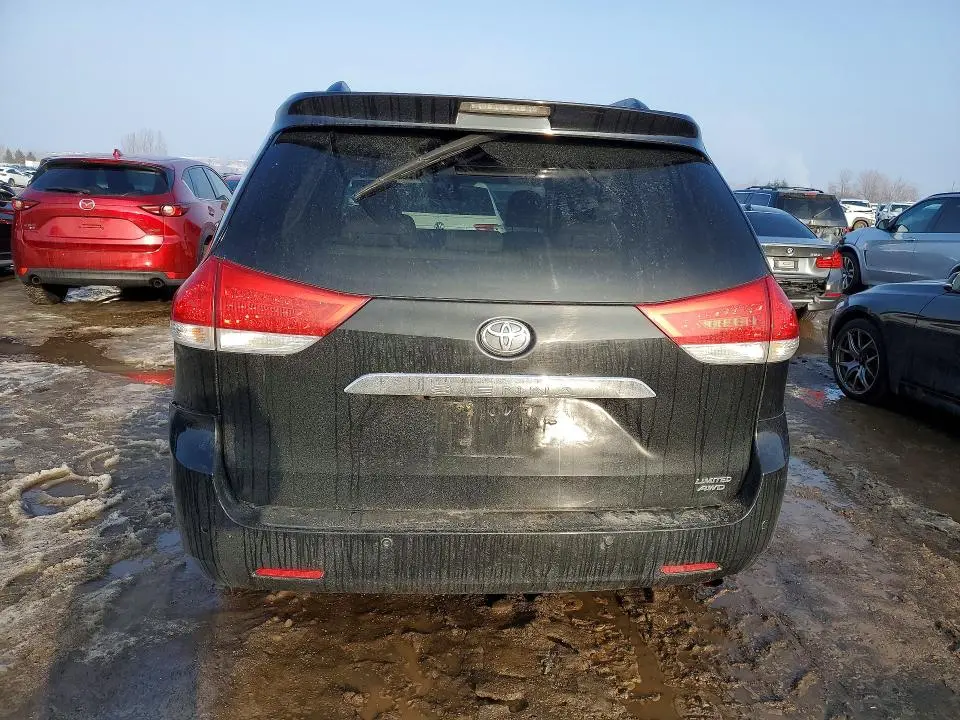 2011 TOYOTA SIENNA XLE  