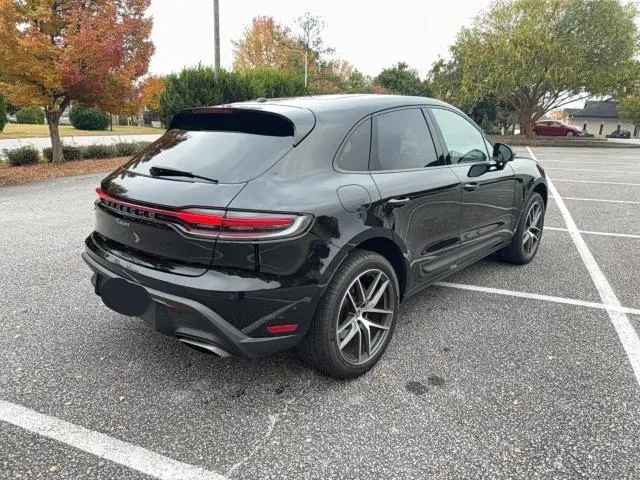 2024 PORSCHE MACAN BASE  