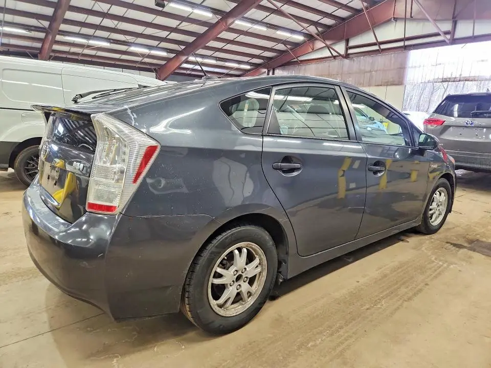 2010 TOYOTA PRIUS III  