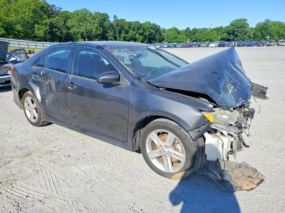 2013 TOYOTA CAMRY SE  