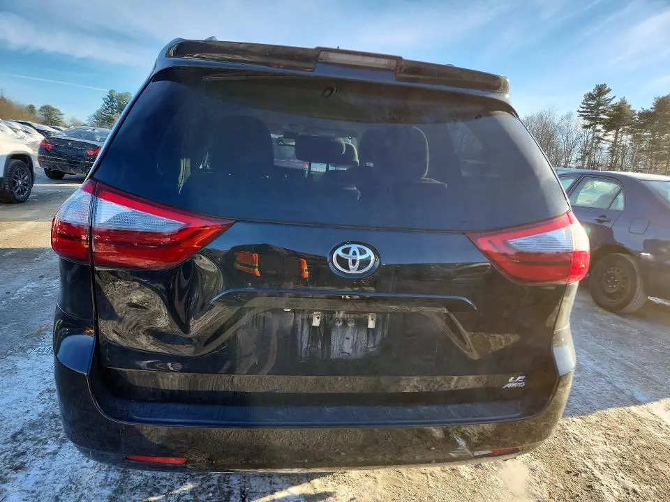 2020 TOYOTA SIENNA LE  