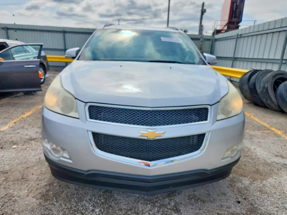 2011 CHEVROLET TRAVERSE LT  