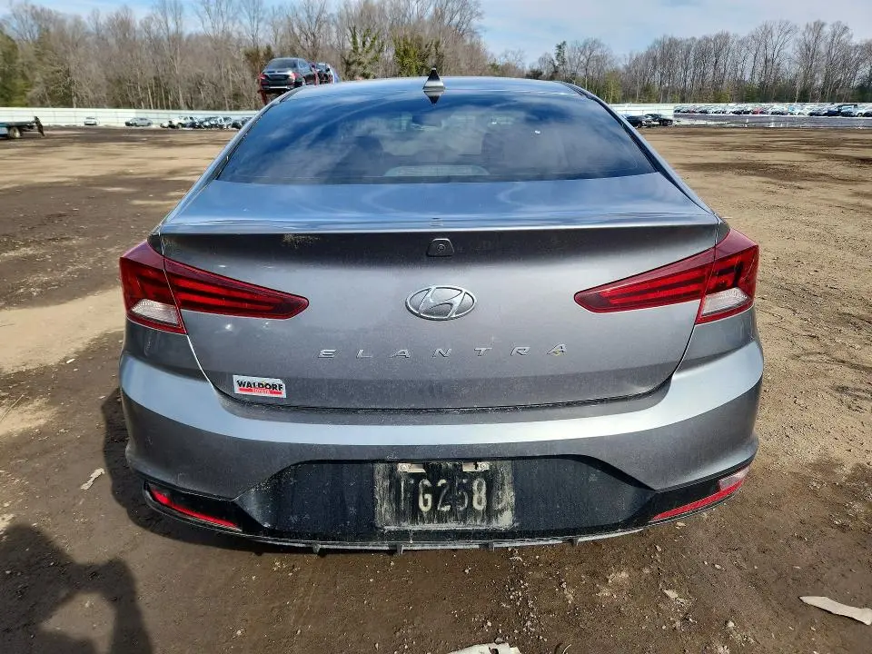 2020 HYUNDAI ELANTRA SEL  