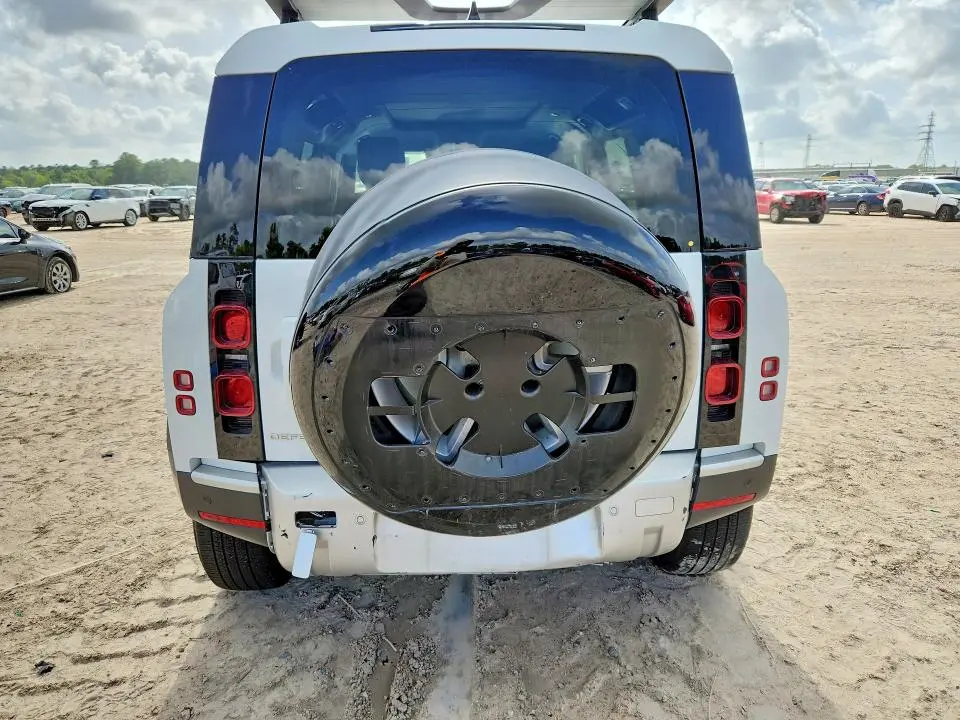 2025 LAND ROVER DEFENDER 110 S  