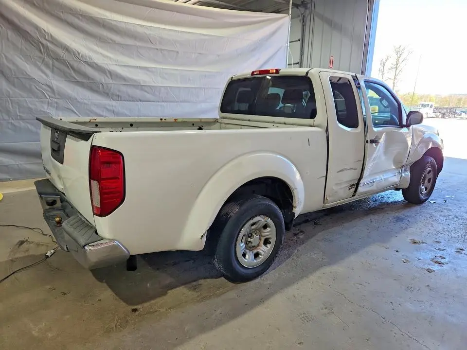2013 NISSAN FRONTIER S  