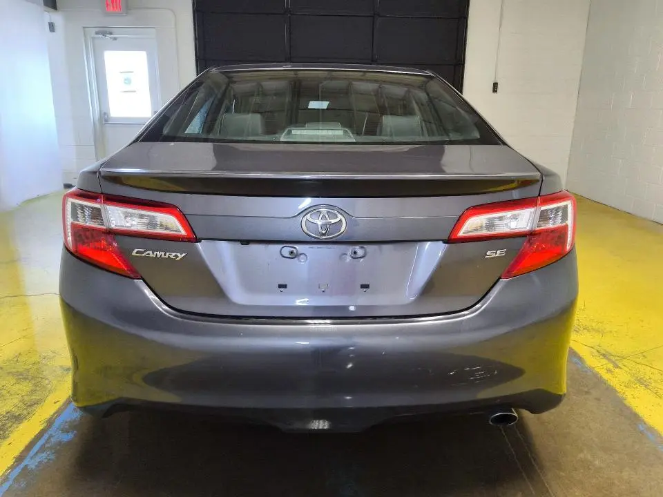 2014 TOYOTA CAMRY SE  