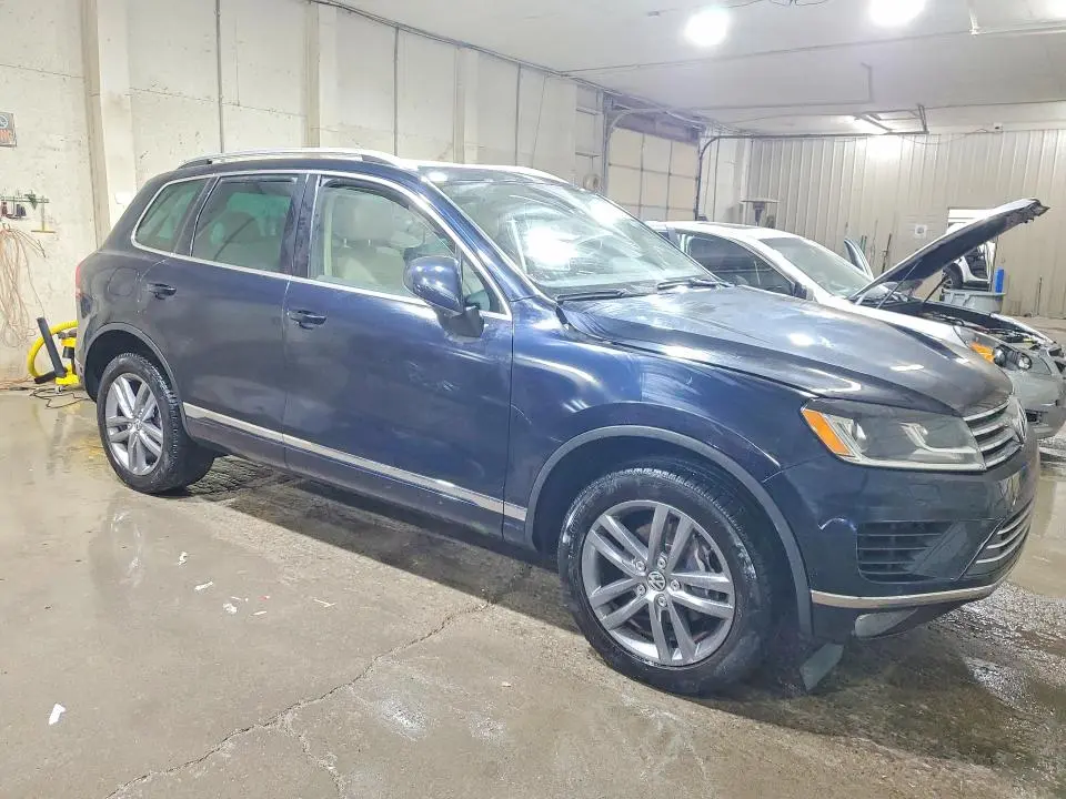 2015 VOLKSWAGEN TOUAREG V6  