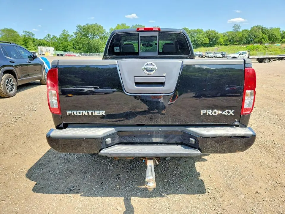 2011 NISSAN FRONTIER SV V6  