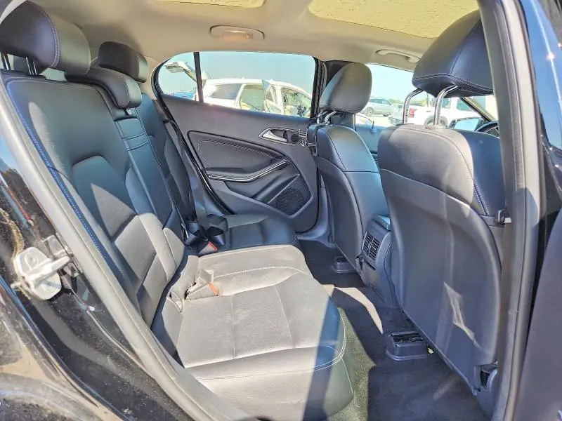 2015 MERCEDES-BENZ GLA 250 4MATIC  